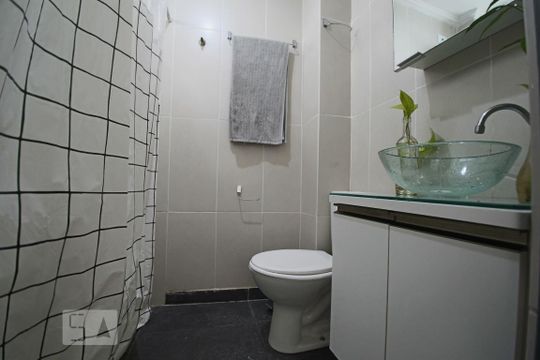 Banheiro de apartamento para alugar com 2 quartos, 70m² em Santa Efigênia, São Paulo