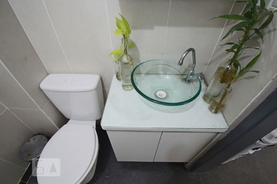 Banheiro de apartamento para alugar com 2 quartos, 70m² em Santa Efigênia, São Paulo
