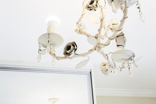 Quarto 1- detalhe luminária de apartamento à venda com 3 quartos, 110m² em St. Pedro Ludovico, Goiânia