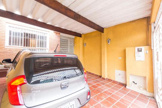 Garagem de casa à venda com 3 quartos, 145m² em Jardim Oriental, São Paulo