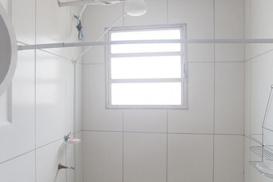 Banheiro de apartamento à venda com 2 quartos, 43m² em Loteamento Parque São Martinho, Campinas