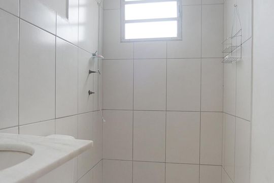 Banheiro de apartamento à venda com 2 quartos, 43m² em Loteamento Parque São Martinho, Campinas