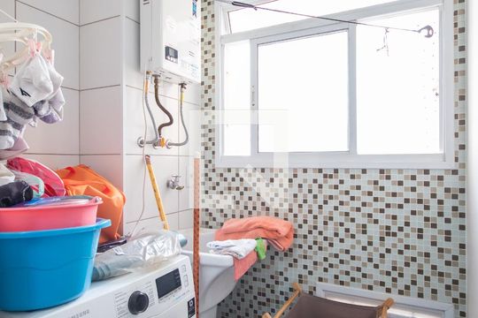 Área de Serviço de apartamento para alugar com 2 quartos, 67m² em Umuarama, Osasco