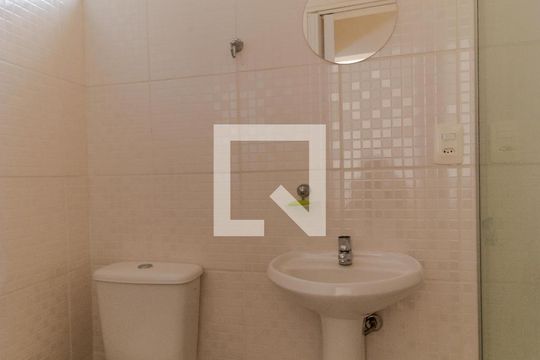 Banheiro de apartamento à venda com 2 quartos, 62m² em Cambuí, Campinas