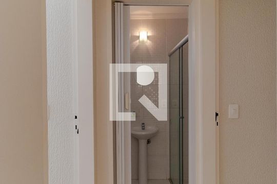 Corredor de apartamento à venda com 2 quartos, 62m² em Cambuí, Campinas