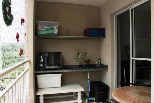 Sacada de apartamento para alugar com 2 quartos, 80m² em Jardim Tupanci, Barueri