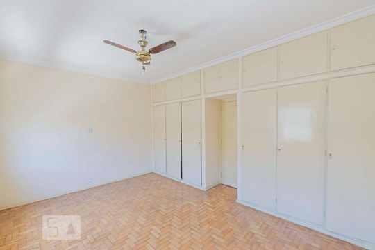 Quarto 3 de casa para alugar com 5 quartos, 210m² em São Cristóvão, Rio de Janeiro