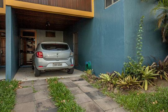 Garagem de casa de condomínio à venda com 6 quartos, 300m² em Jardim Itu Sabará, Porto Alegre