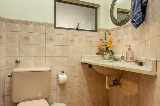 Banheiro 2 de casa de condomínio à venda com 6 quartos, 300m² em Jardim Itu Sabará, Porto Alegre