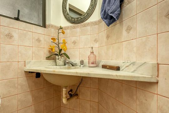 Banheiro 2 de casa de condomínio à venda com 6 quartos, 300m² em Jardim Itu Sabará, Porto Alegre