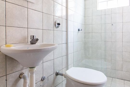 Banheiro Suíte de apartamento para alugar com 3 quartos, 95m² em  Bairro Bacacheri, Curitiba