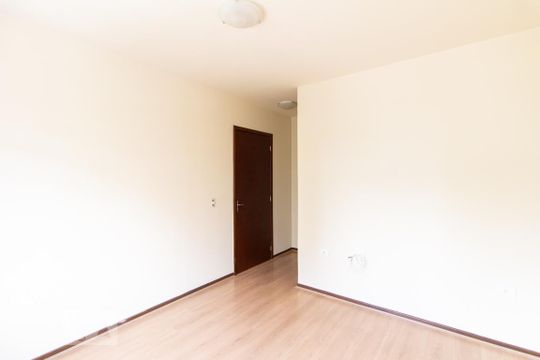Suíte de apartamento para alugar com 3 quartos, 95m² em  Bairro Bacacheri, Curitiba