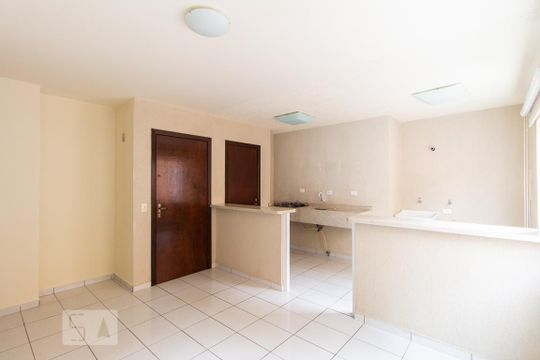 Sala de apartamento para alugar com 3 quartos, 95m² em  Bairro Bacacheri, Curitiba