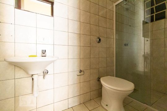 Banheiro de apartamento para alugar com 3 quartos, 95m² em  Bairro Bacacheri, Curitiba
