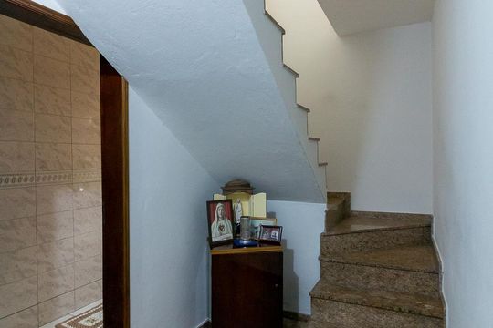 Escada para os quartos de casa à venda com 3 quartos, 198m² em Ponte Grande, Guarulhos
