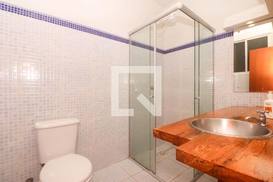 Banheiro de apartamento à venda com 2 quartos, 96m² em Petrópolis, Porto Alegre