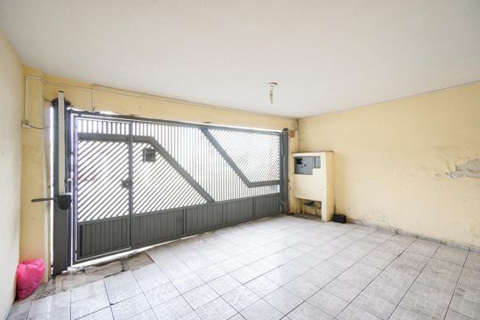 Garagem de casa para alugar com 3 quartos, 140m² em Vila Olinda, São Paulo