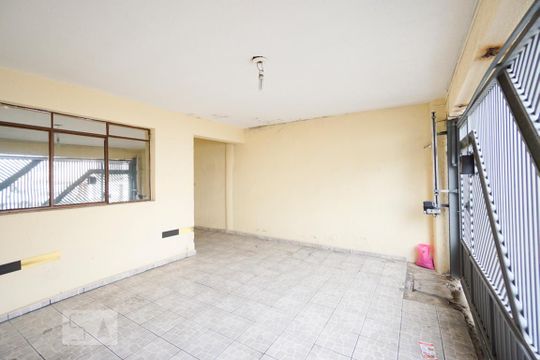 Garagem de casa para alugar com 3 quartos, 140m² em Vila Olinda, São Paulo