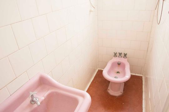 banheiro de serviço de casa para alugar com 2 quartos, 100m² em Tijuca, Rio de Janeiro