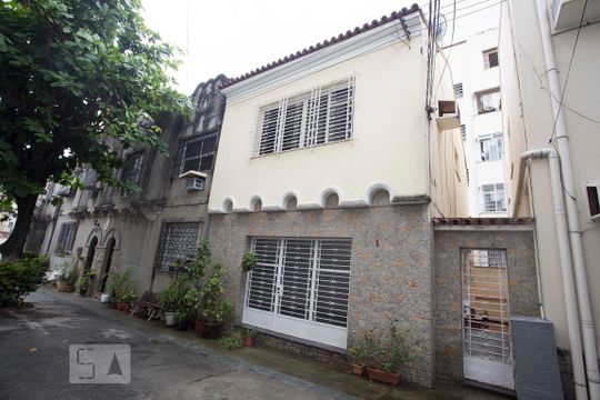 fachada de casa para alugar com 2 quartos, 100m² em Tijuca, Rio de Janeiro