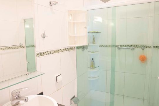banheiro suíte de apartamento à venda com 3 quartos, 115m² em Tijuca, Rio de Janeiro