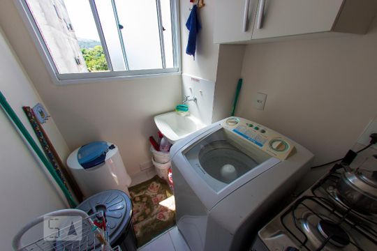 Area de Serviço de apartamento para alugar com 2 quartos, 46m² em Cavalhada, Porto Alegre