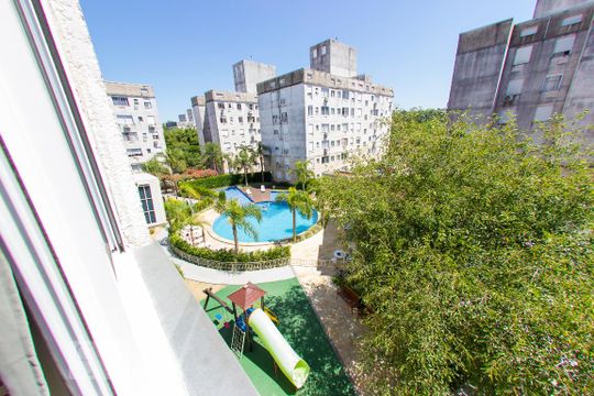 Vista Piscina de apartamento para alugar com 2 quartos, 46m² em Cavalhada, Porto Alegre