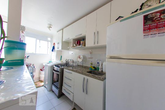 Cozinha de apartamento para alugar com 2 quartos, 46m² em Cavalhada, Porto Alegre