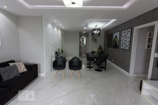 Sala de apartamento para alugar com 4 quartos, 150m² em Barra da Tijuca, Rio de Janeiro
