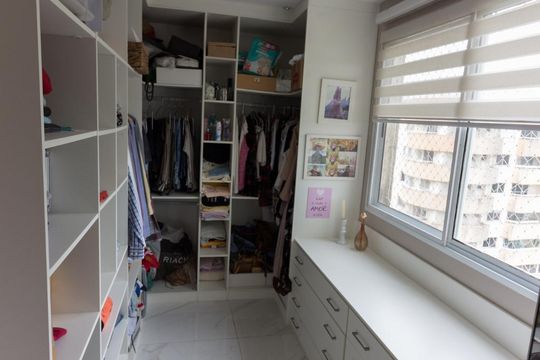 Closet suíte 2 de apartamento à venda com 4 quartos, 150m² em Barra da Tijuca, Rio de Janeiro