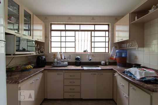 Cozinha de casa à venda com 4 quartos, 344m² em Paquetá, Belo Horizonte
