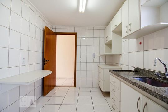 Cozinha de apartamento para alugar com 3 quartos, 88m² em Vila João Jorge, Campinas