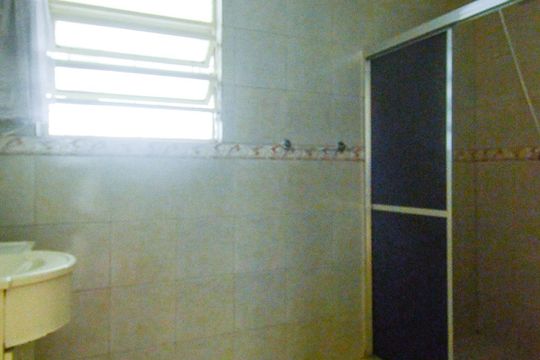 Banheiro de apartamento para alugar com 1 quarto, 50m² em Santo Antônio, Porto Alegre