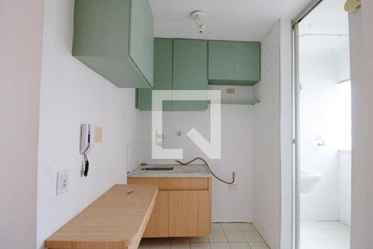 Cozinha de apartamento para alugar com 1 quarto, 45m² em Real Parque, São Paulo