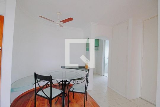 Sala de apartamento para alugar com 1 quarto, 45m² em Real Parque, São Paulo