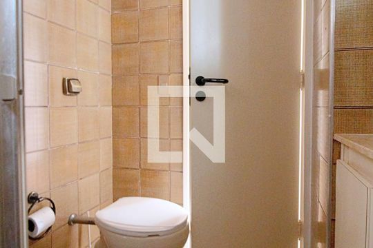 Banheiro de apartamento para alugar com 1 quarto, 45m² em Real Parque, São Paulo