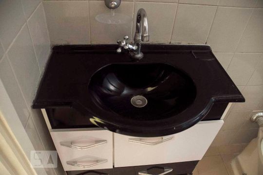 Banheiro de apartamento à venda com 2 quartos, 49m² em Centro, Diadema