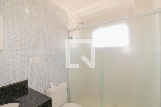 Banheiro de apartamento à venda com 2 quartos, 70m² em Guaiaúna, São Paulo