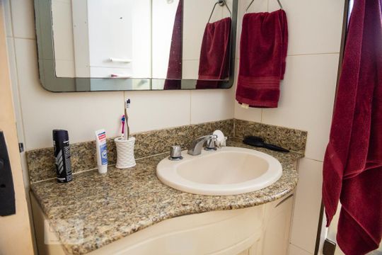 Banheiro de apartamento para alugar com 1 quarto, 56m² em Copacabana, Rio de Janeiro