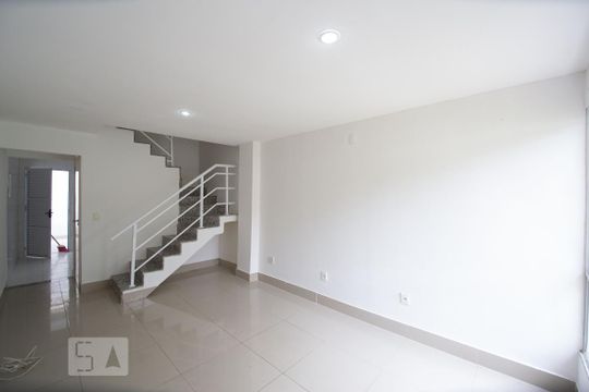 Casa de Condomínio para alugar com 2 quartos, 80m² em Vargem Grande, Rio de Janeiro