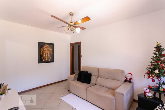 Sala de casa de condomínio à venda com 3 quartos, 130m² em Santa Tereza, Porto Alegre