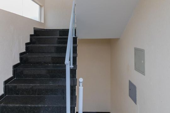 Escada de kitnet/studio à venda com 1 quarto, 27m² em Jardim Maringá, São Paulo