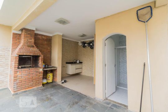 Churrasqueira de casa à venda com 4 quartos, 200m² em Jardim Bom Clima, Guarulhos