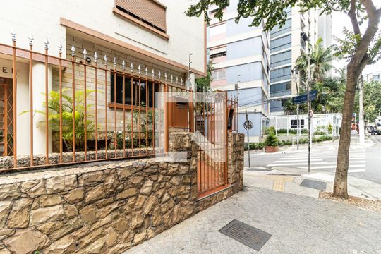 Fachada de kitnet/studio à venda com 1 quarto, 30m² em Higienópolis, São Paulo