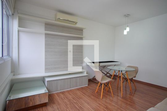 Sala de apartamento à venda com 3 quartos, 80m² em Passo da Areia, Porto Alegre