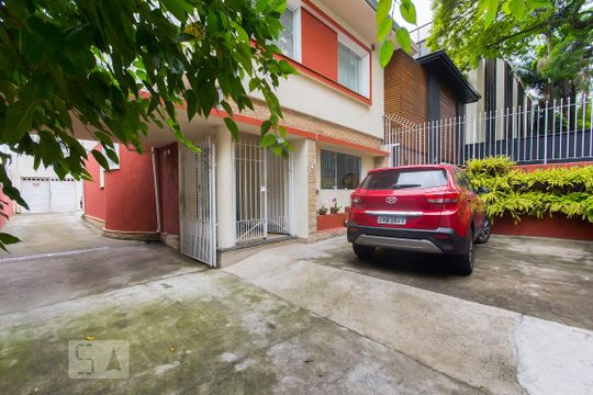 Fachada de casa à venda com 3 quartos, 300m² em Vila Nova Conceição, São Paulo
