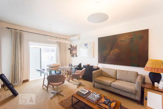 Casa à venda com 3 quartos, 300m² em Vila Nova Conceição, São Paulo