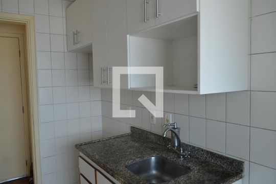 Cozinha de apartamento para alugar com 2 quartos, 47m² em Cambuci, São Paulo