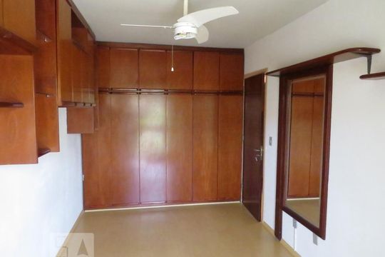 Quarto de apartamento à venda com 1 quarto, 55m² em Jardim Floresta, Porto Alegre