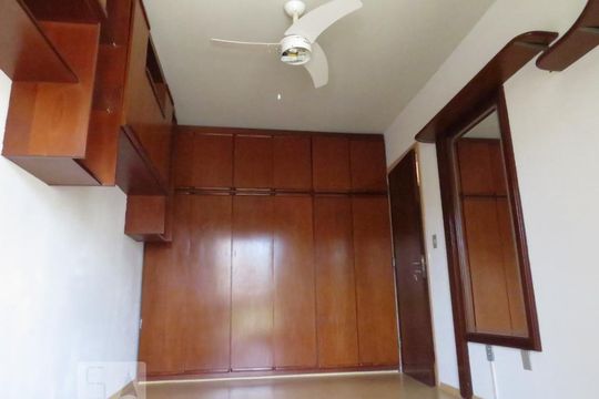 Quarto de apartamento à venda com 1 quarto, 55m² em Jardim Floresta, Porto Alegre